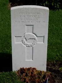 Klagenfurt War Cemetery - Riddell, Eric Andrew